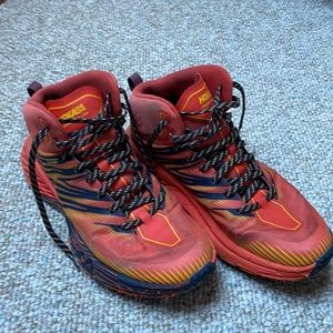 Hoka SpeedGoat mid gortex size 9, orange